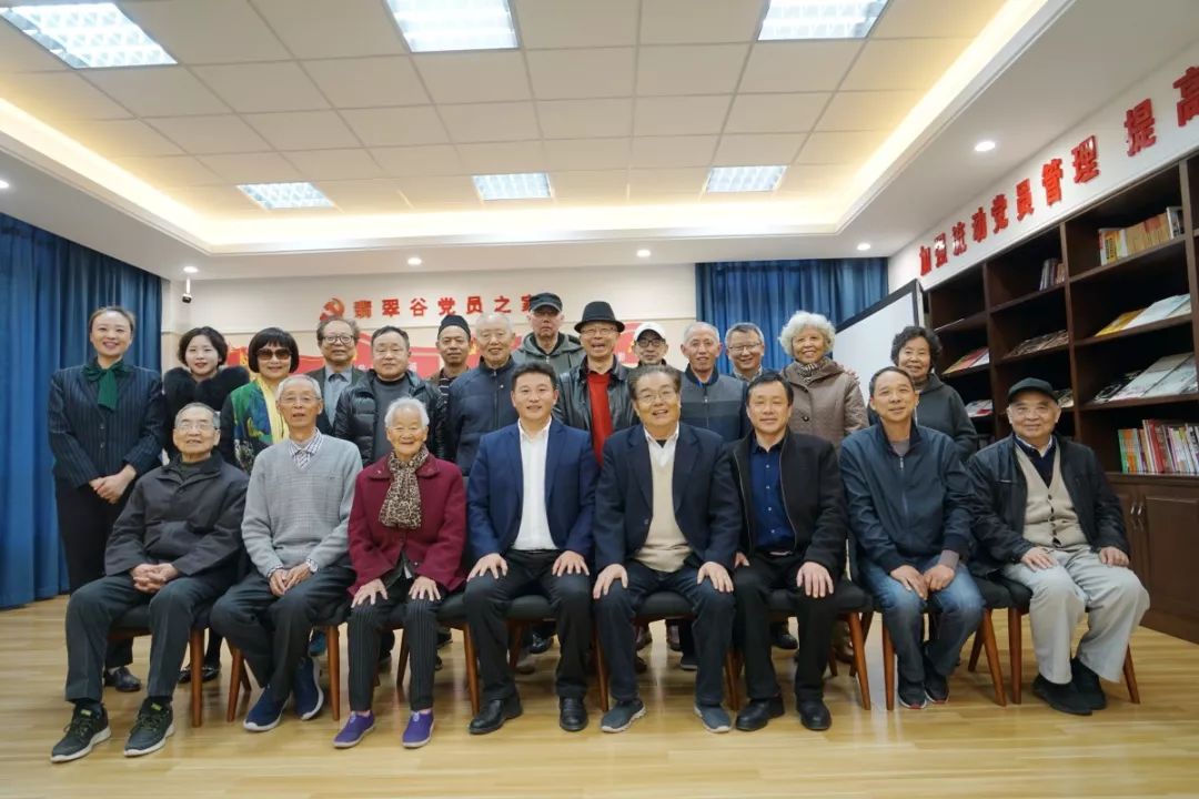 天泉湖畔的才團來了金陵天泉湖養生養老社區書畫影協會正式成立