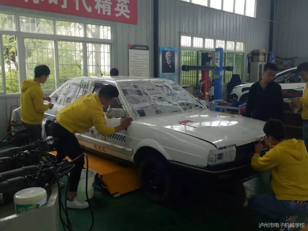 汽車美容課學生實際操作