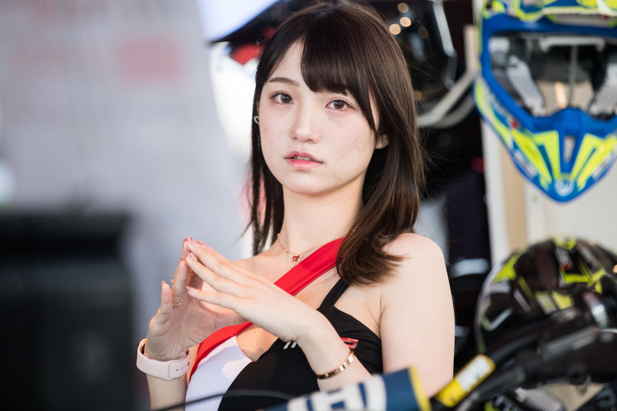 f1中国大奖赛 美女车模俏皮可爱笑容神似桥本环奈