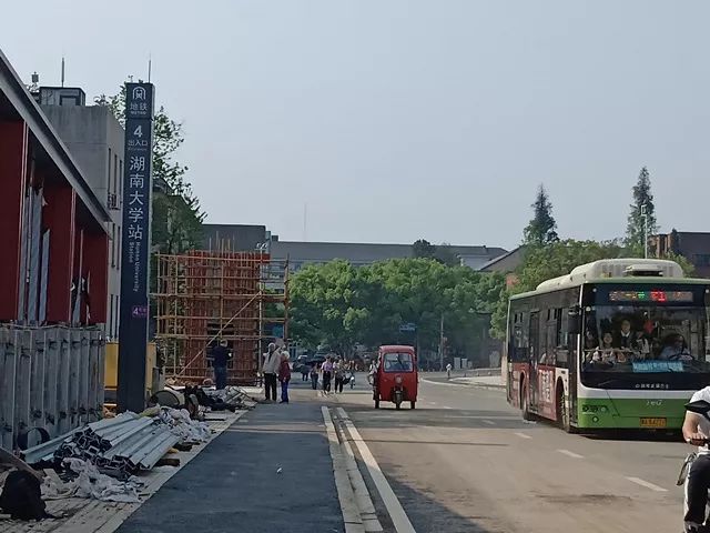 李仕生介绍,随着地铁4号线湖南大学站(麓山南路桃子湖路至牌楼路路段)