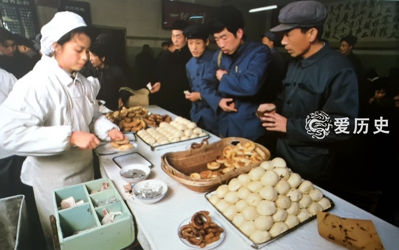 七十年代末北京早晨的市民生活 从山东饭馆物美价廉的早餐开始