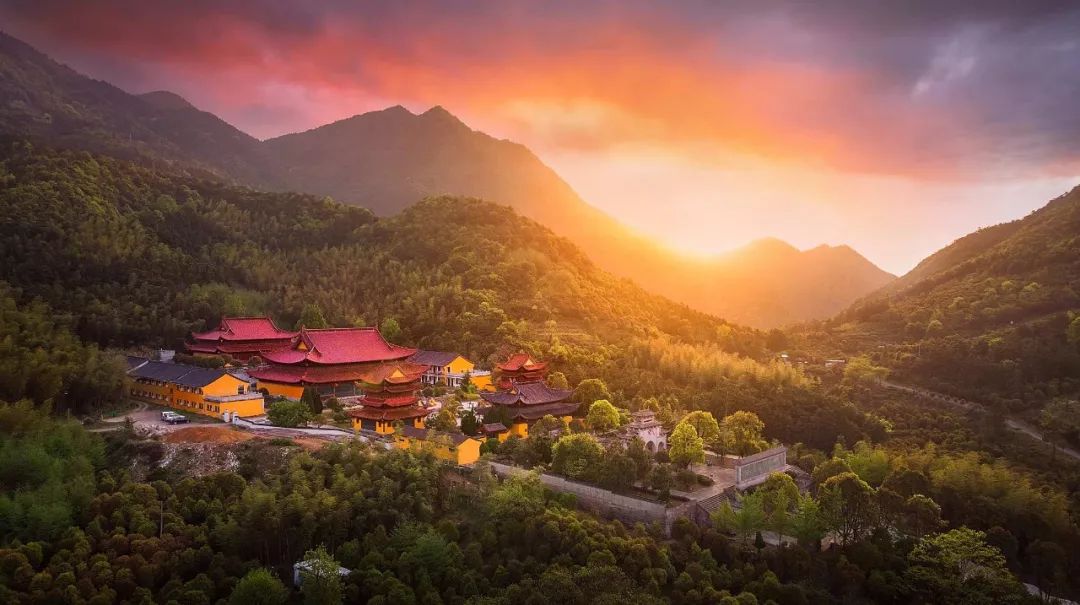 此次活動,正是為了更好地宣傳金華山,包括雙龍洞景區,黃大仙景區,尖峰