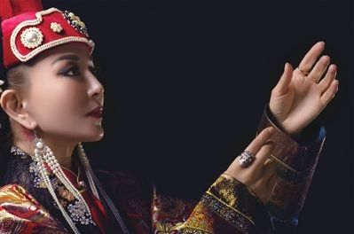 又一位蒙古族美女唱的《鸿雁》技惊四座,太好听了!