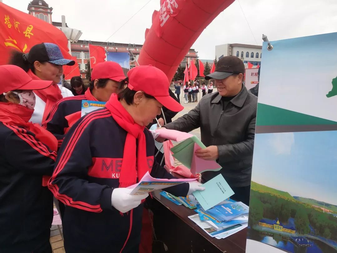 塔河縣文體廣電和旅遊局參加掃黑除惡集中宣傳活動