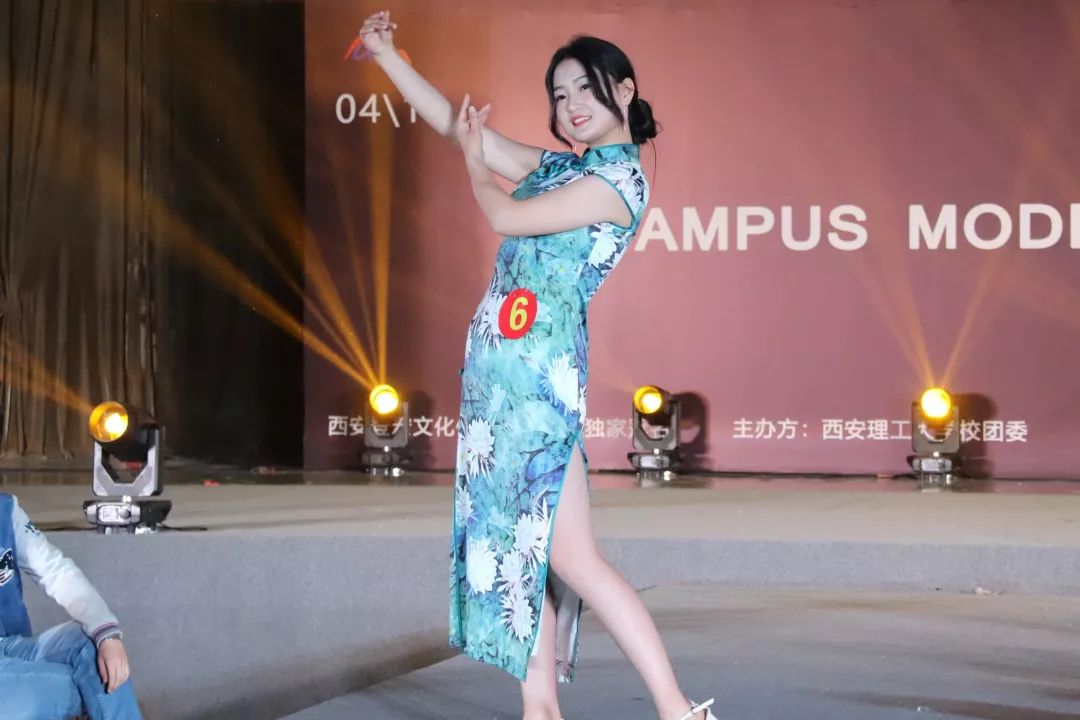 花仙子组孙梦婷高媛瑞张甜吕瑞欣古丽丹李朝青吉他社带来的表演舞蹈