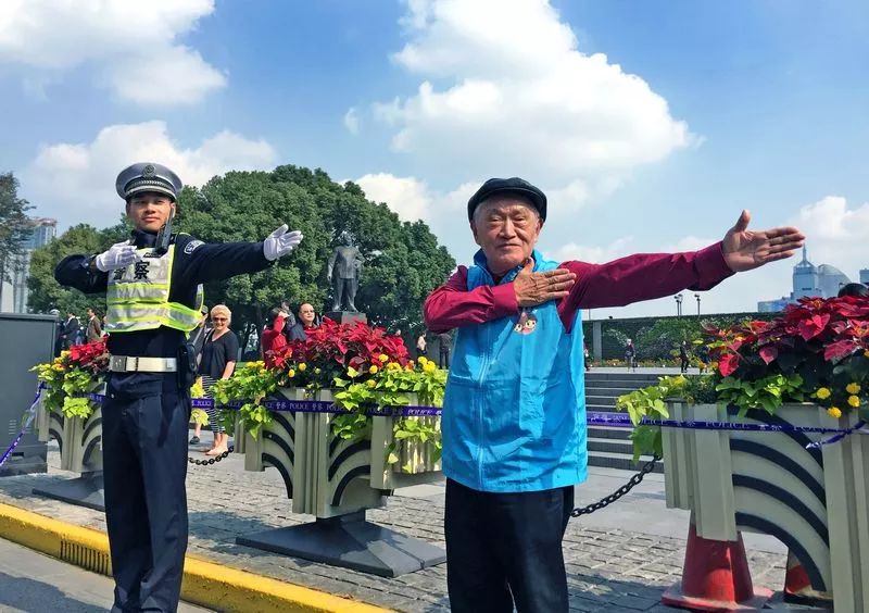 这是一项没有物质奖励,纯粹精神加冕的评选,是"赵超构新闻奖(摄影类)