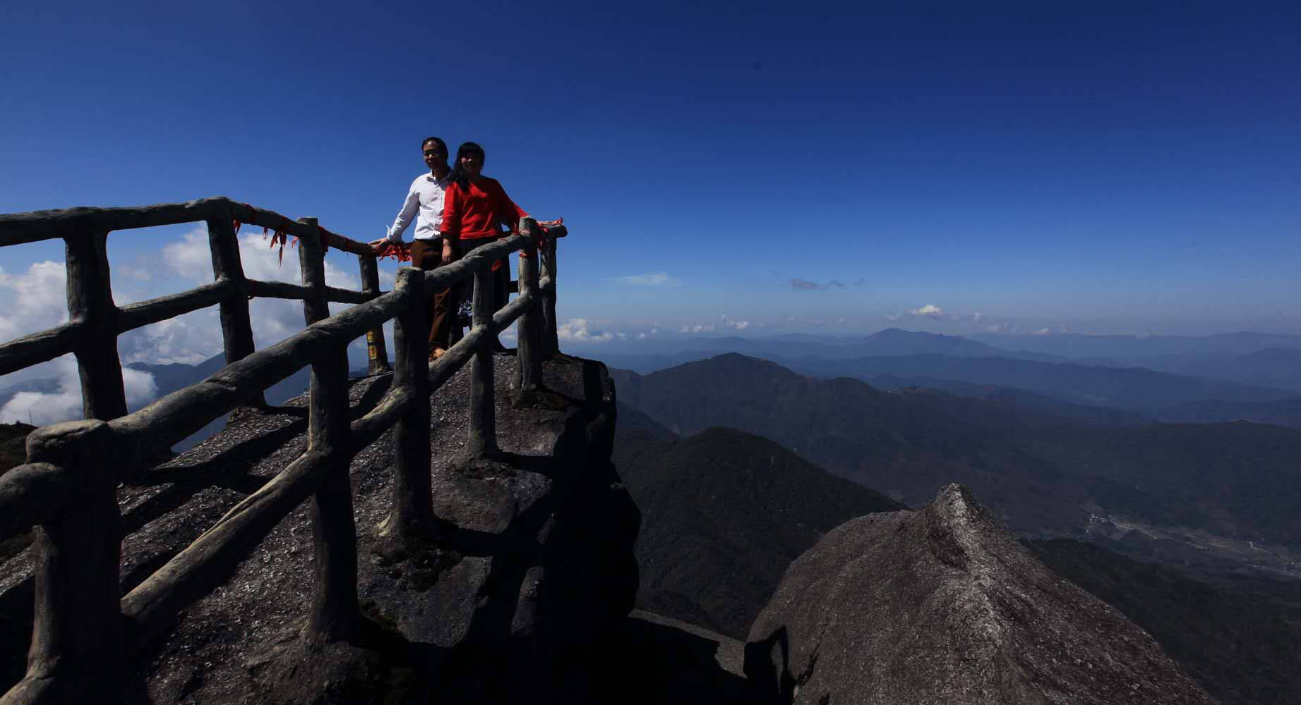 位於廣西桂林市興安縣西北部的貓兒山,融