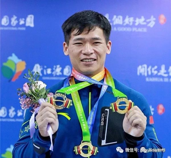 全国男子举重锦标赛高要金渡籍运动员刘嘉文包揽三金六破全国纪录