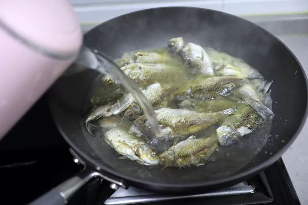 薈61吃鯽魚豆腐湯可以提高抵抗力的春季養生湯老少皆宜