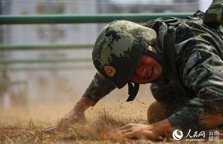 武警云南总队红河支队集中人员进行多科目训练