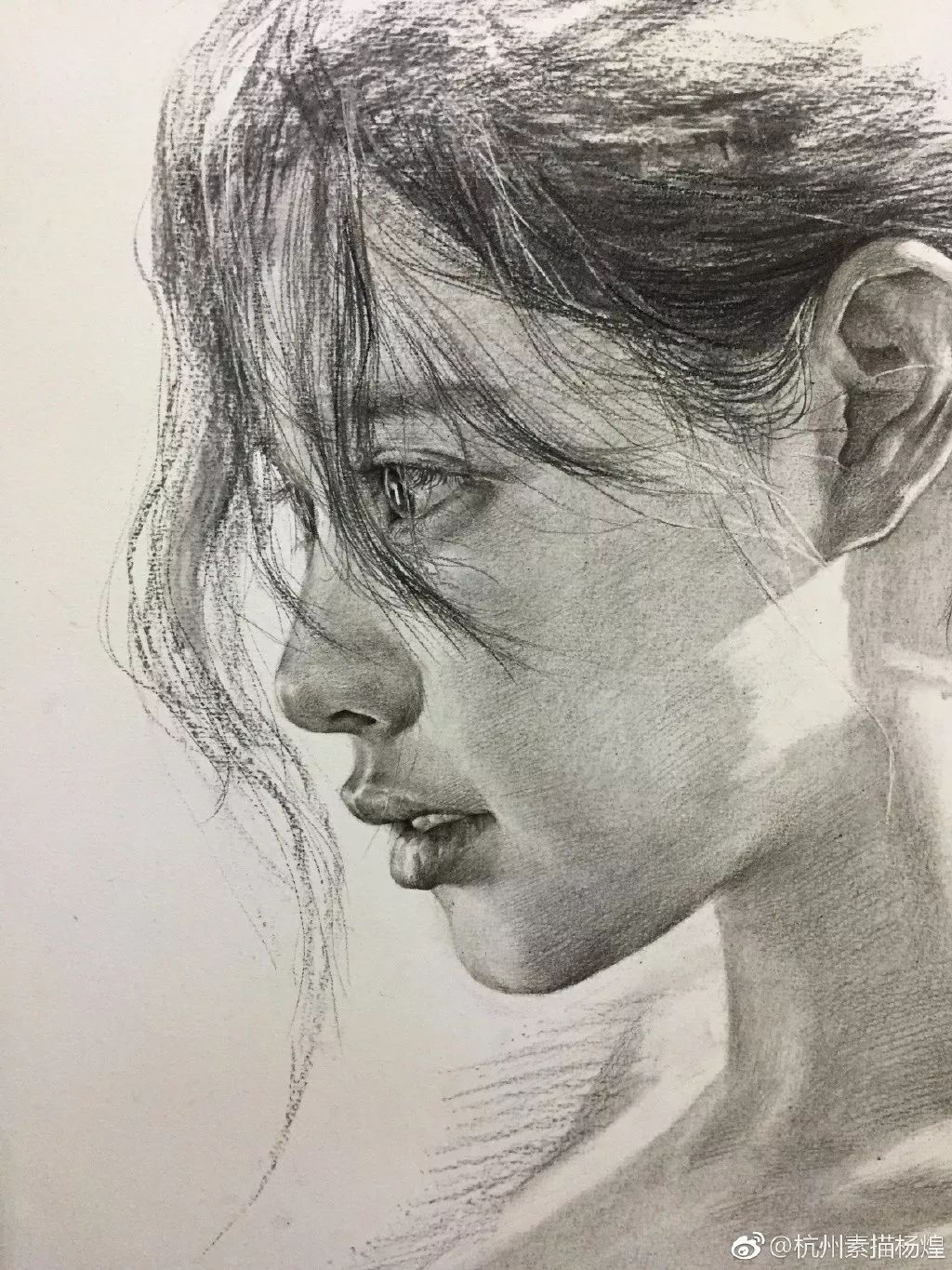 最美女子素描画图片