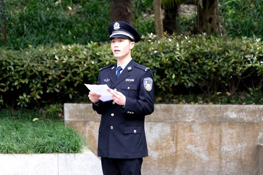 张中浩同学说道:我们作为预备警官,是公安事业的接班