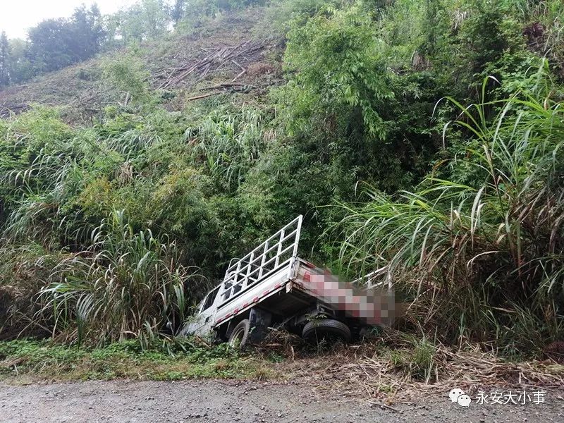 西洋往永安方向发生一起车祸,造成大堵车.