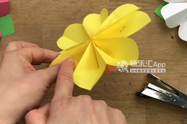 diy春天手工沒有花怎麼行和孩子一起做一朵花