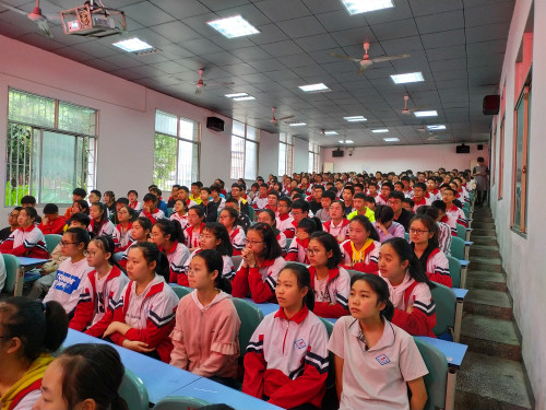 严陵中学罗永权图片