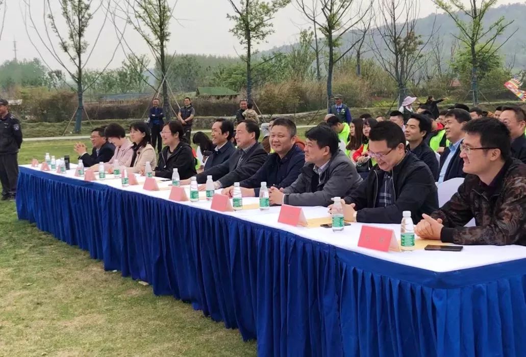 副区长高昌玖,以及市,区有关部门领导出席活动.绿色文明一大步
