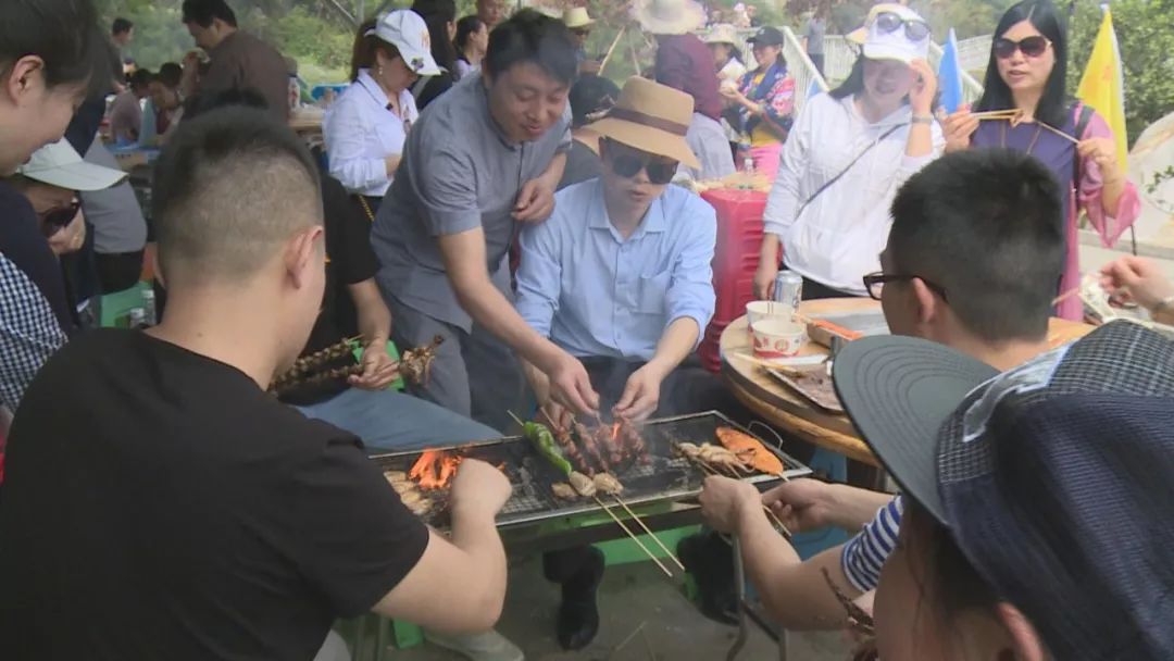 万州大周日月广场烧烤图片