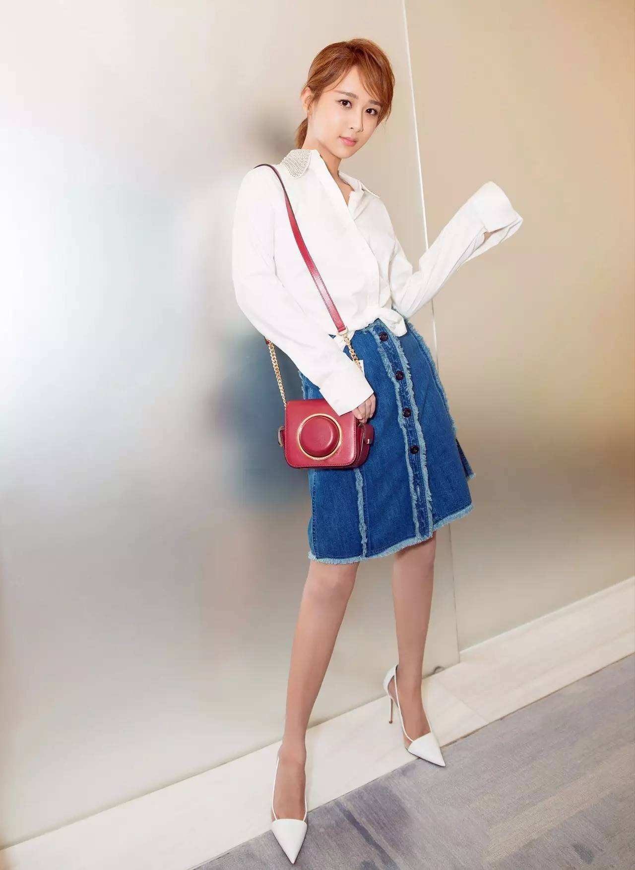 杨紫今年多大超短裙图片