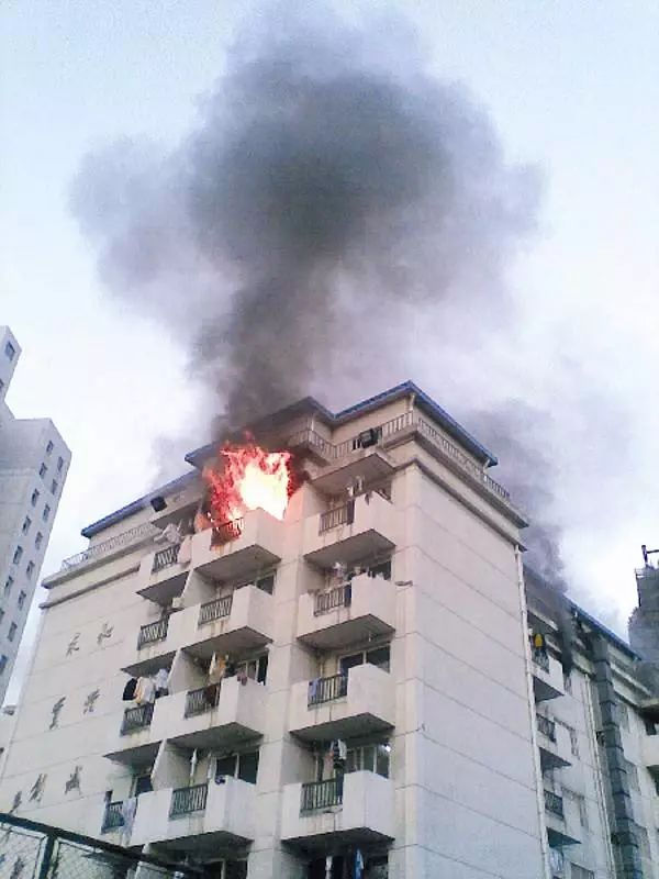 上海商学院火灾遇难者图片
