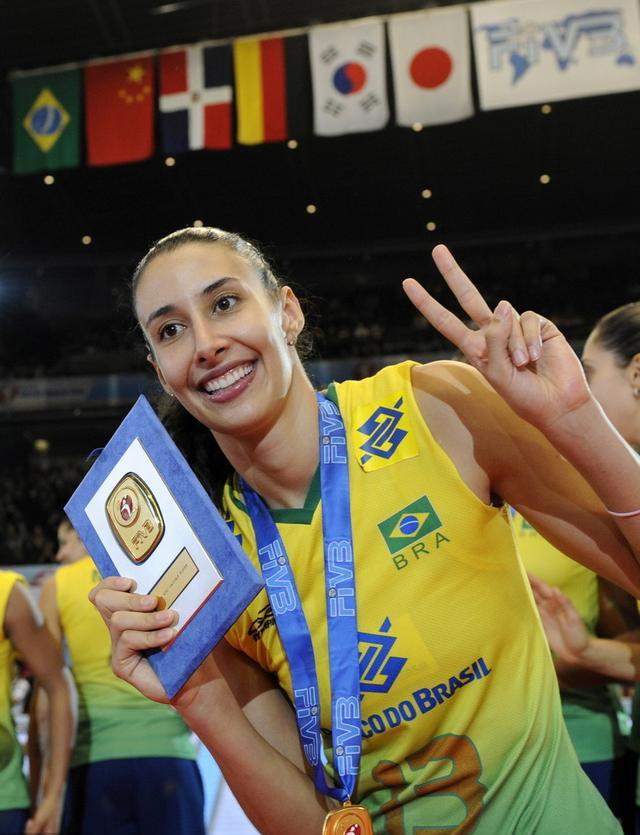巴西女排巨星谢拉大谈朱婷比艾格努强的方面恐将现身东京奥运会