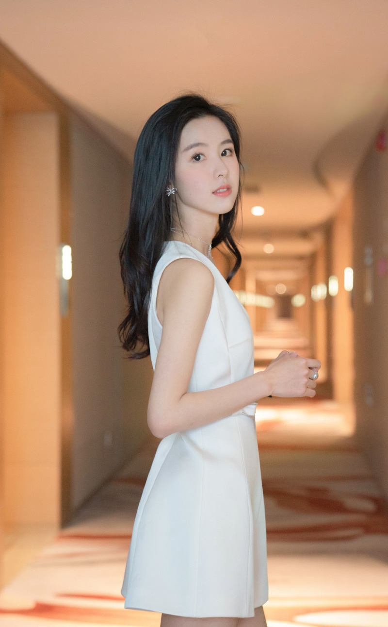 "清纯校花"陈都灵,会是下一个"奶茶妹妹"吗?