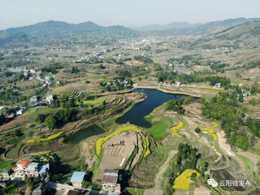 路阳地处云阳县西北部,距云阳县城68公里,东连江口镇,西靠双龙镇,南接