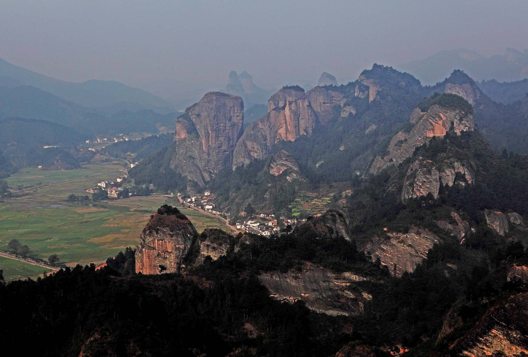 湖南好玩的地方_新寧崀山旅遊