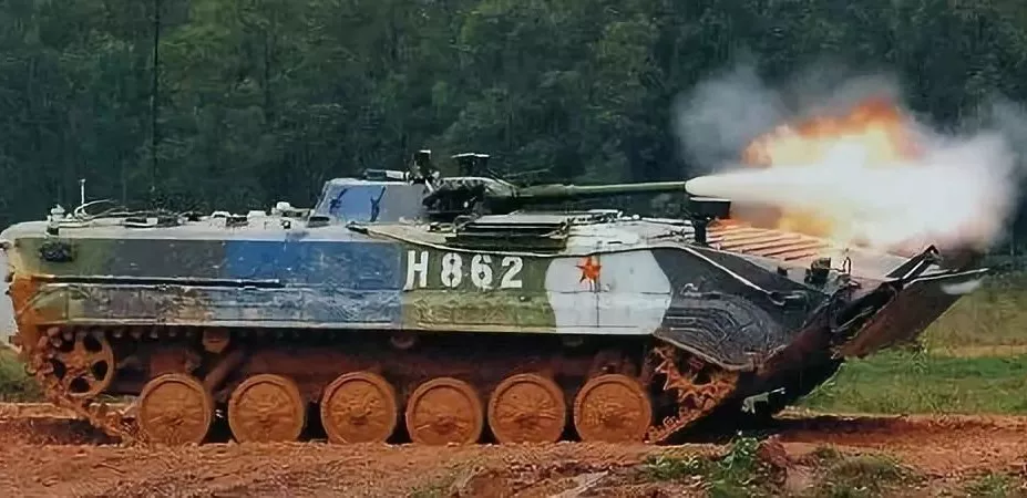 中国装甲车辆掠影:中国初代步战,老骥伏枥86式有哪些特点?