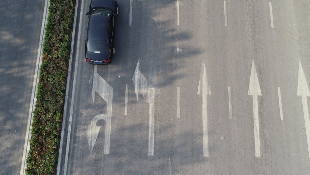 這個交叉口導向車道到底該咋走?交警部門:馬上改!_路面