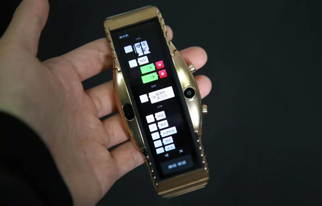 努比亚阿尔法测评把手机绕在手腕上是一种怎样的体验