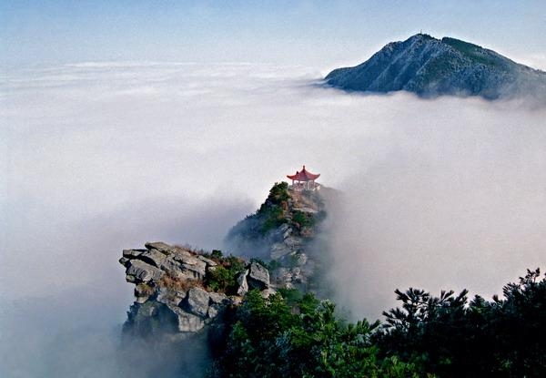 庐山:相传在周朝时有匡氏七兄弟上山修道,结庐为舍,由此而得名