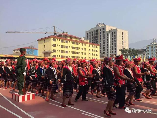 緬甸佤邦和平慶典閱兵式開始啦武器裝備很威武