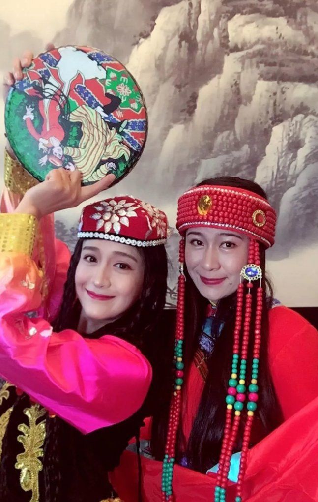 新疆双胞胎美女图片