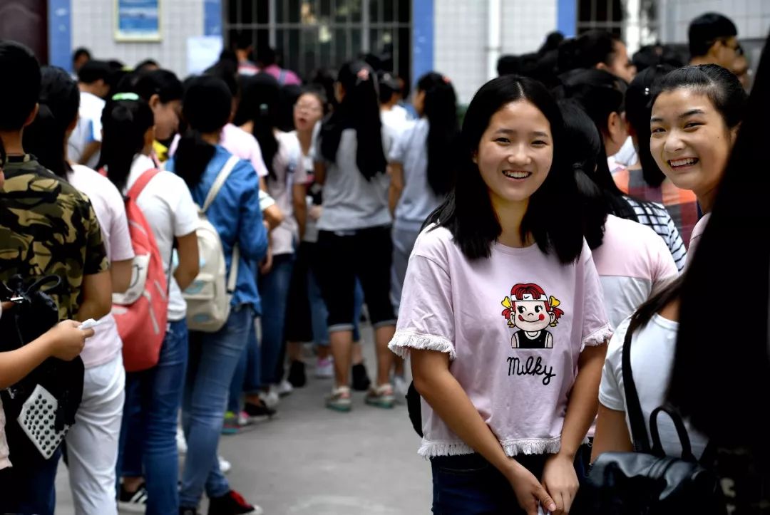 学生报考图片