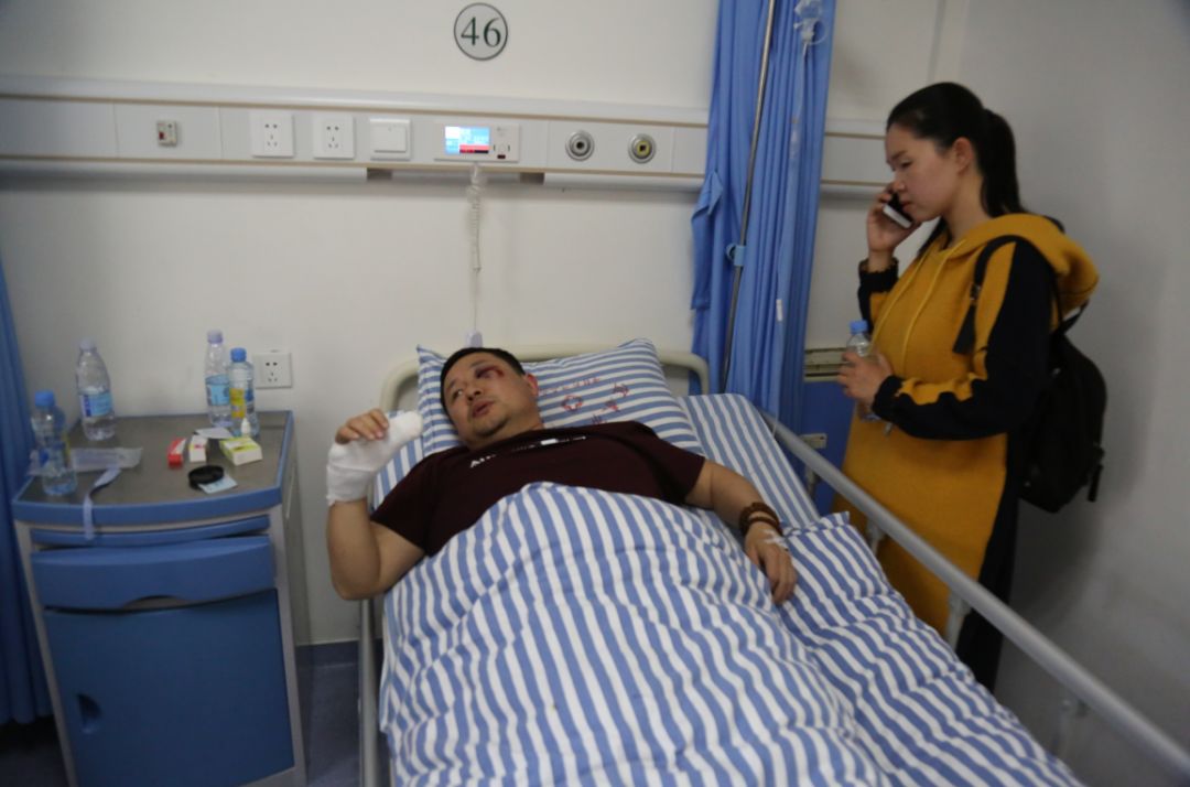 白泉村第一书记夏凌在医院接受治疗