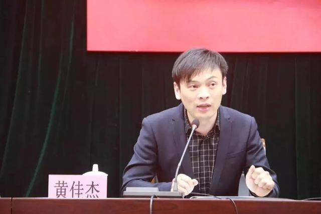 彭桥村文化礼堂管理员黄佳杰分享文化礼堂管理经验 摄