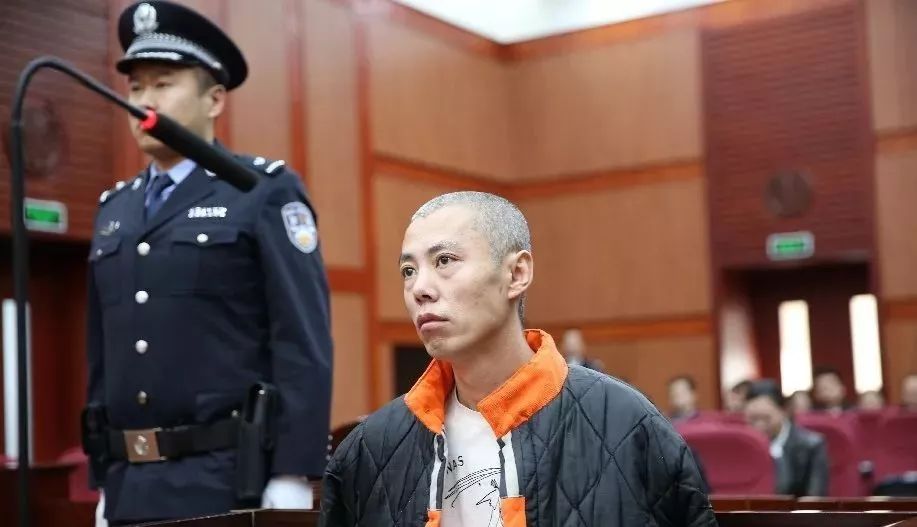 赤峰男子在呼市连杀五人被判死刑,当庭表示不上诉._李鹏飞