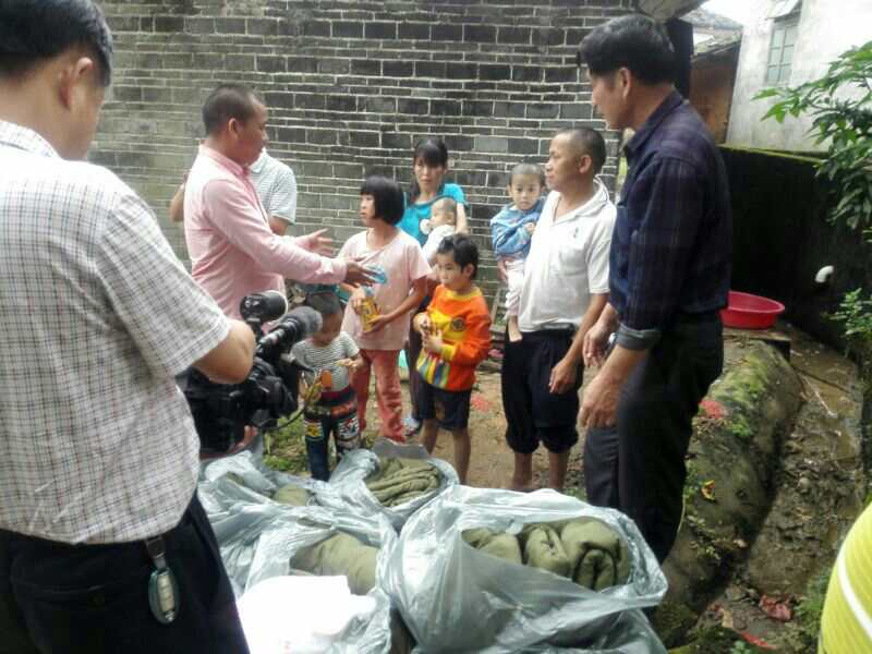 廣西玉林市博白縣東平鎮文江村上山水屯,住著一戶幾乎舉家殘疾的人家.