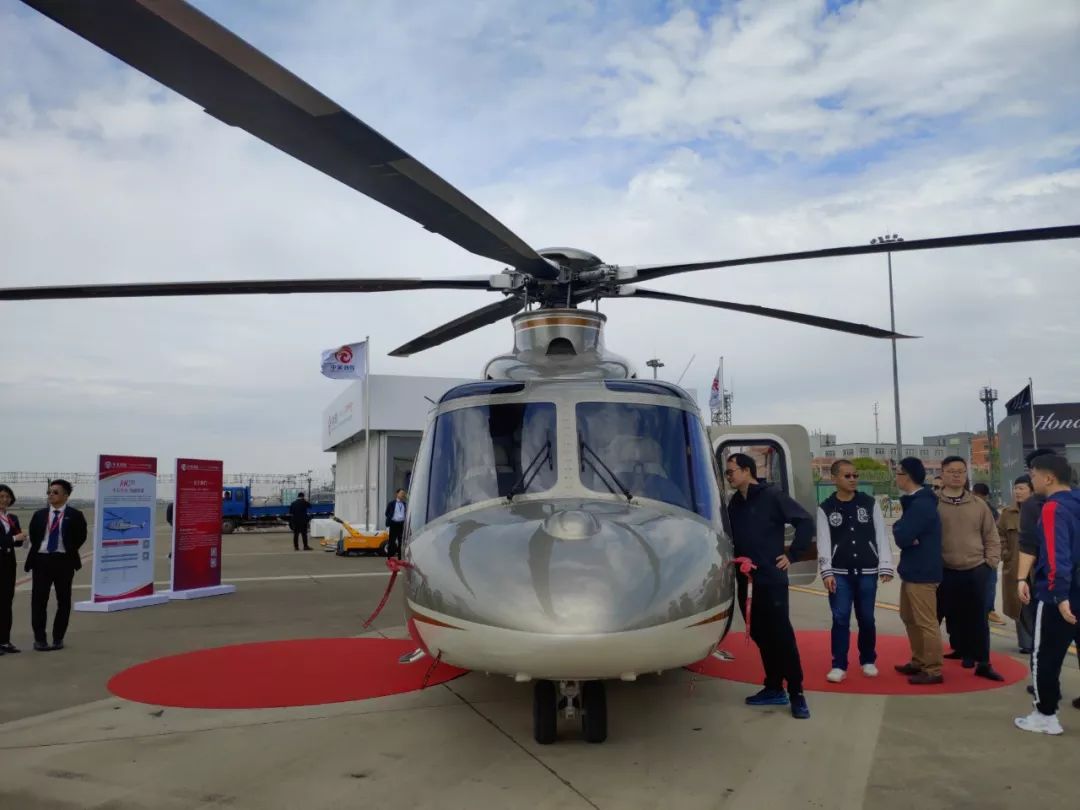 價值超過13個億中型雙發直升機aw139霸氣登場