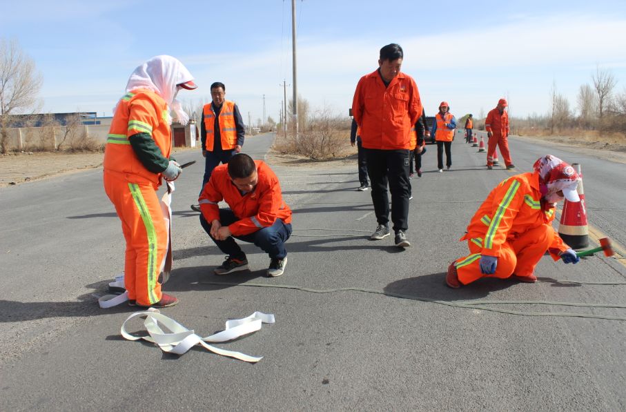 該段組織技術人員對s214線國防旅遊公路和z118線航天公路裂進行了詳細