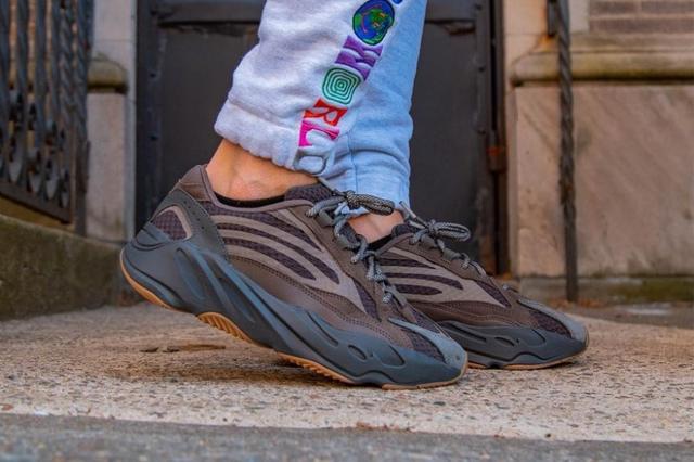 yeezy boost 700 v2 人气配色「geode」最新上脚图辑