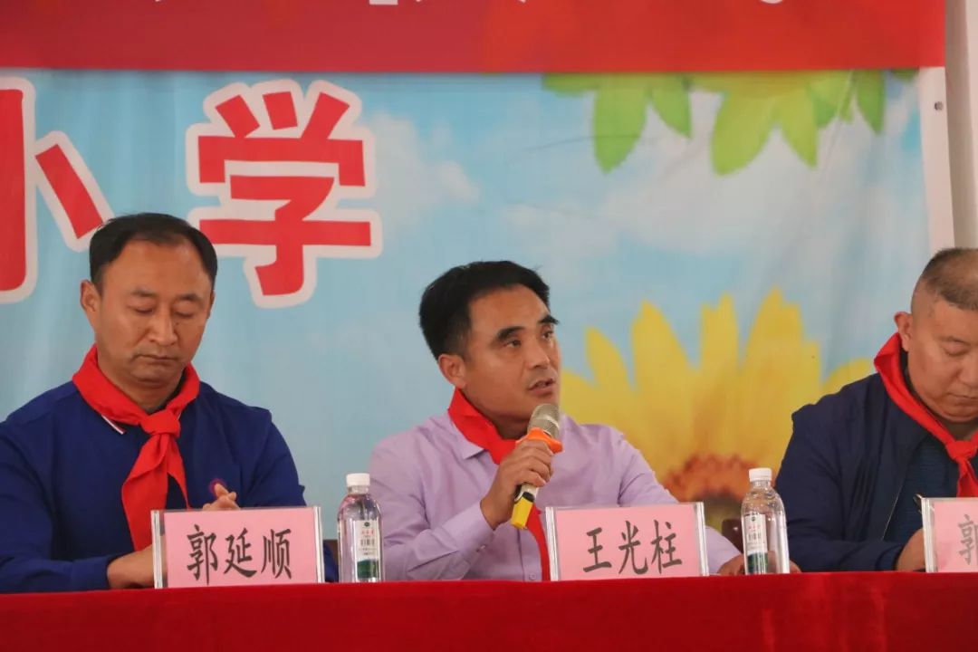 书记刘庆刚,副院长赵强,学工办主任葛海滨,辅导员孙斌以及万德街道办