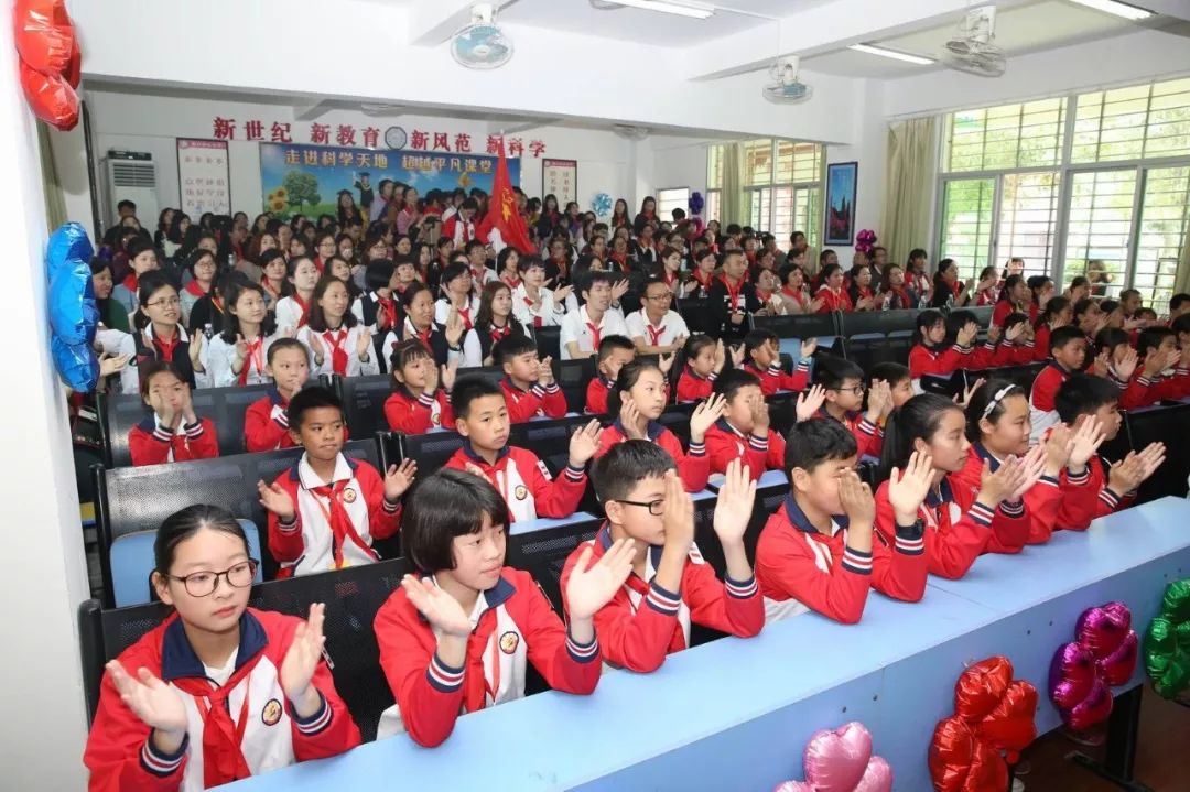 集结在星星火炬旗帜下争当新时代好队员晋江市龙湖镇衙口中心小学第一