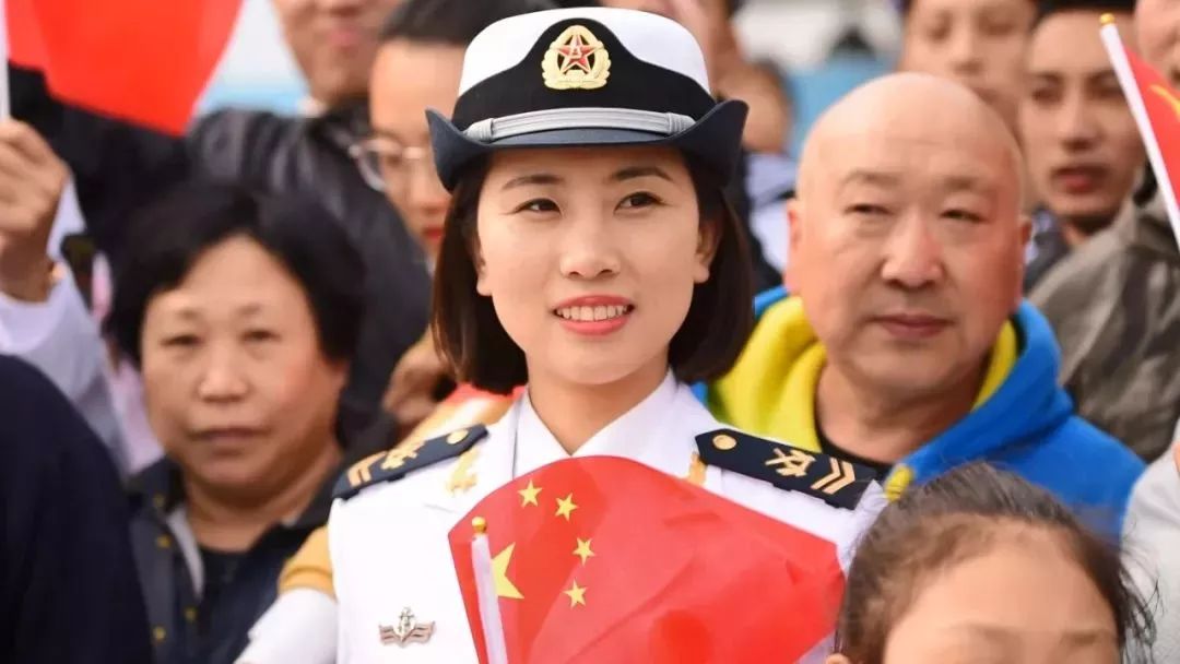 海军临沂舰女舰员郭燕