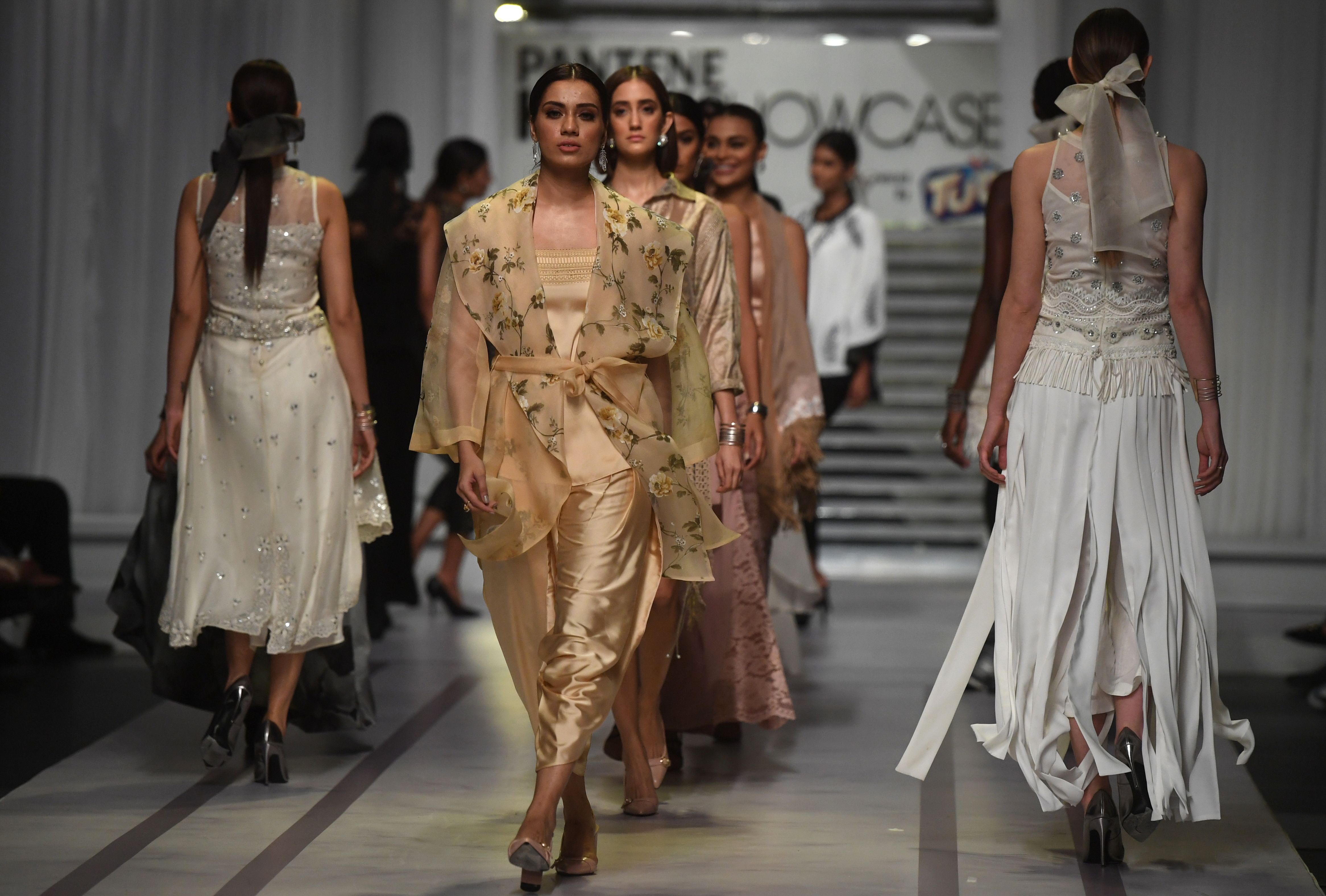 巴基斯坦humshowcase时装品牌发布会设计师neeloallawala时装秀
