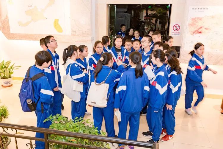至叻星红色研学广东北江实验学校七年级举行弘扬红色文化传承革命精神