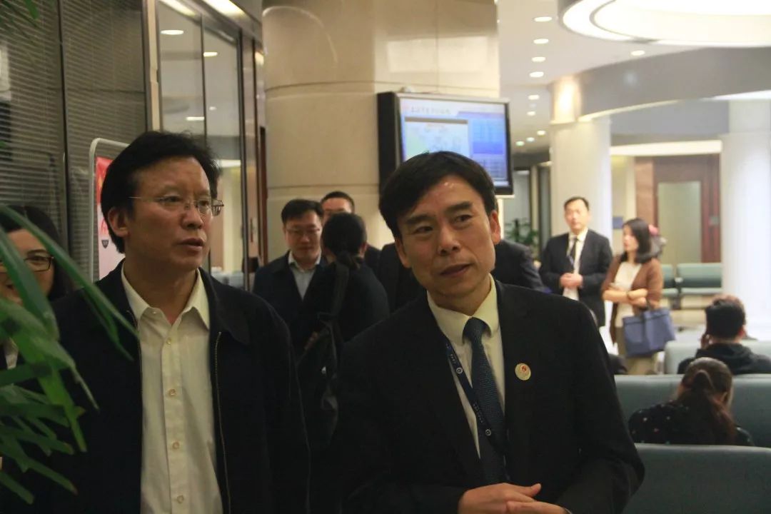 东方动态司法部立法三局局长王振江一行莅临上海市东方公证处调研指导