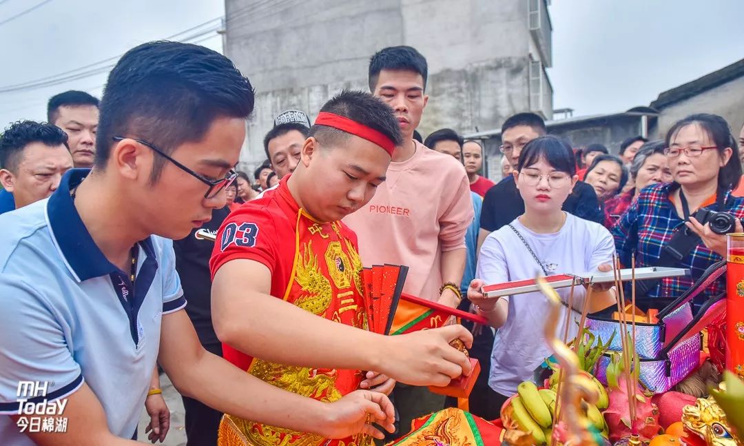 揭阳大圣佛祖乩童图片