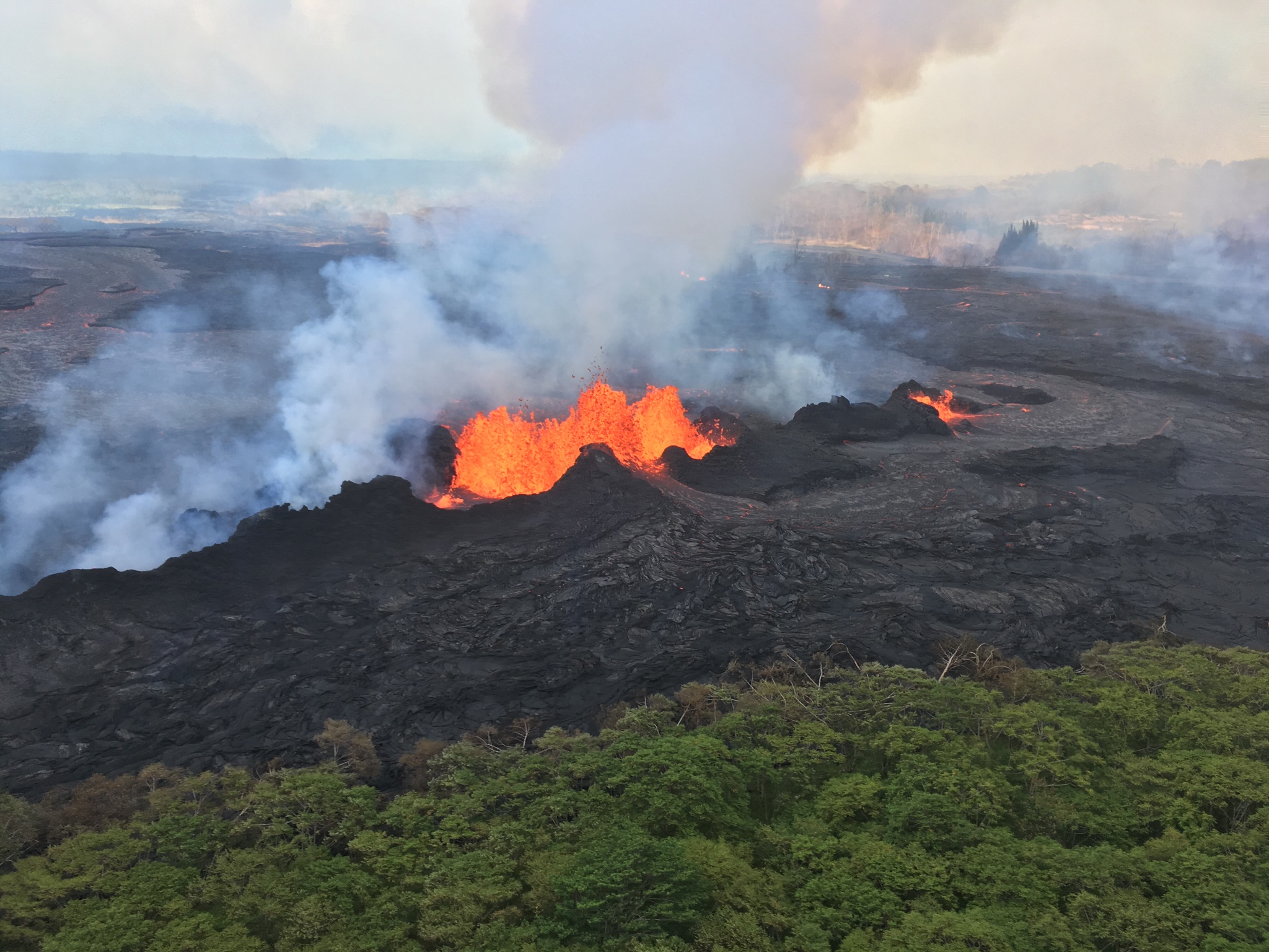 原创世界最活跃火山已连续喷发36年创造出至少10平方公里土地