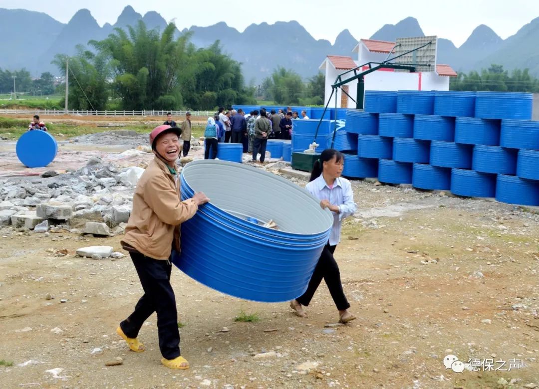 建档立卡蓝色本子图片图片